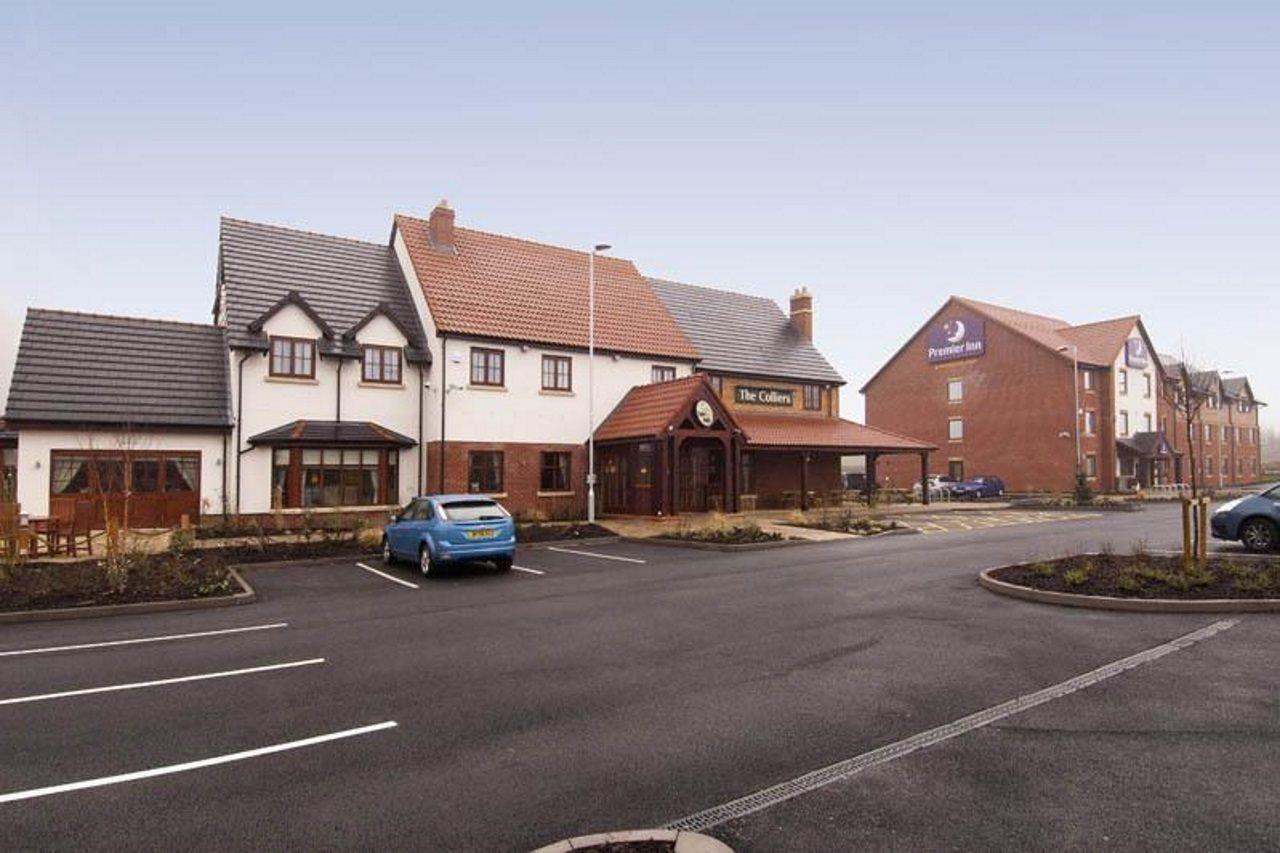 Premier Inn Rugeley Extérieur photo