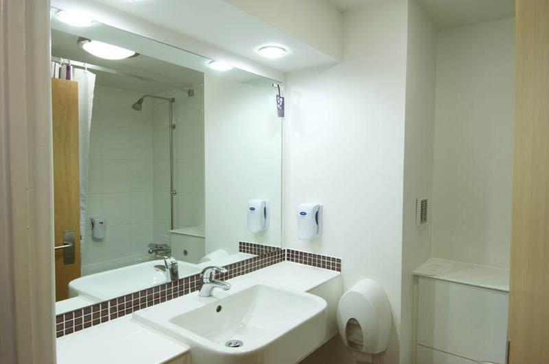 Premier Inn Rugeley Extérieur photo