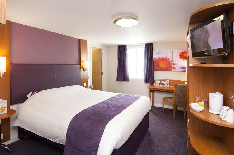 Premier Inn Rugeley Extérieur photo
