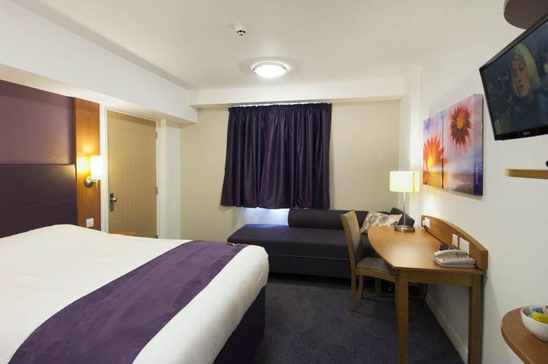 Premier Inn Rugeley Extérieur photo